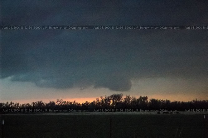 April 1, 2006 - Shamrock, Texas and Western Oklahoma HWY 152, 12 miles west of Cordell, OK - Another wall cloud briefly forms on the southwest side of the storm.
 - 20060401_183224.jpg