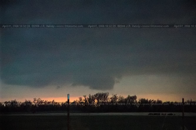 April 1, 2006 - Shamrock, Texas and Western Oklahoma HWY 152, 12 miles west of Cordell, OK - Another wall cloud briefly forms on the southwest side of the storm.
 - 20060401_183239.jpg