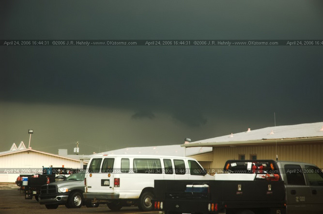 April 24, 2006 - North and Central Oklahoma, El Reno Tornado I-35 at Perry exit - Scary looking clouds, but nothing rotating in these storms.
 - 20060424_164431.jpg
