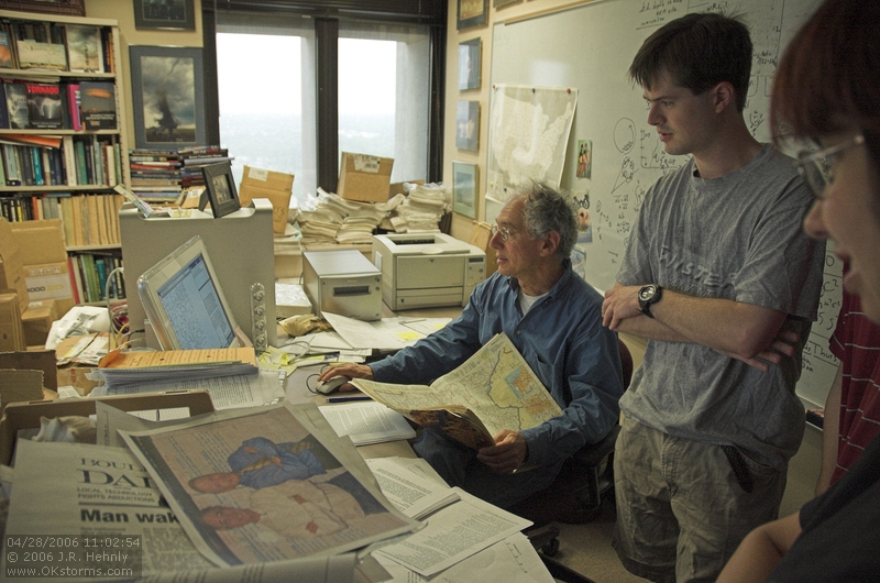 11:02:54 - Dan Dawson and Robin Tanamachi get some last minute opinion from Howie Bluestein.
