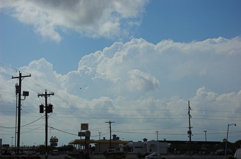 15:57:17 - Behind the Kettle in Childress, Texas we wait for storms.