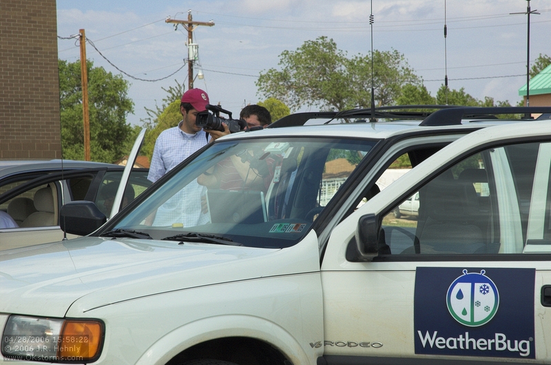15:58:22 - Jeff Snyder and Gabe Garfield get the equipment prepared.