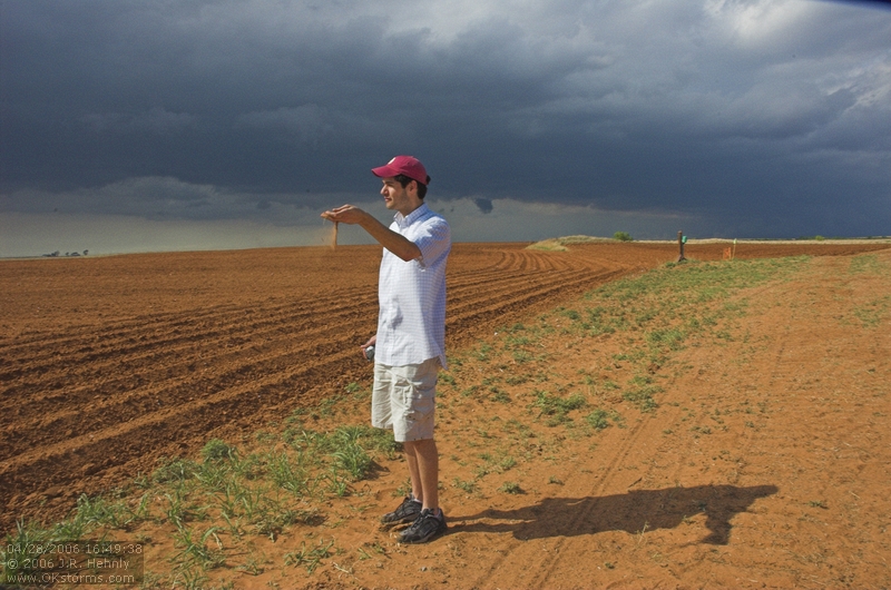 16:49:38 - Gabe Garfield tries the 'hand full of dirt' tornado prediction method.